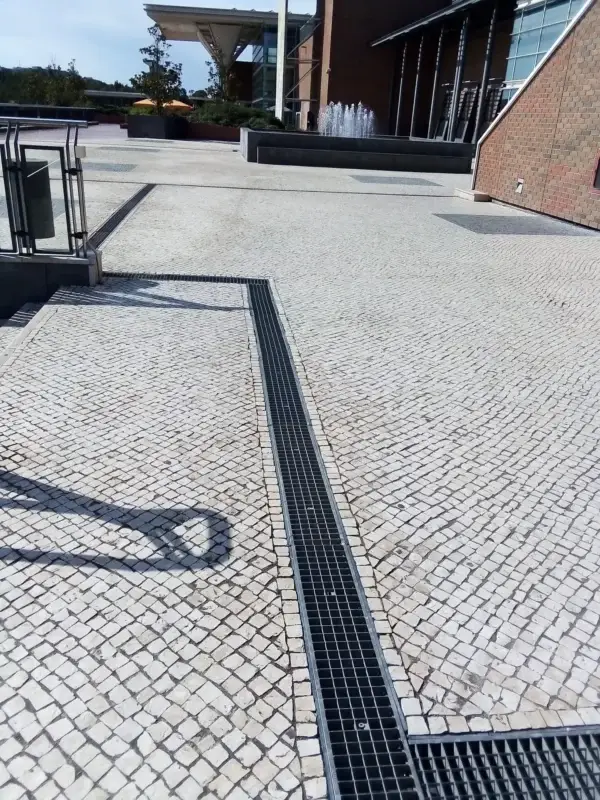 Grille caillebotis caniveau