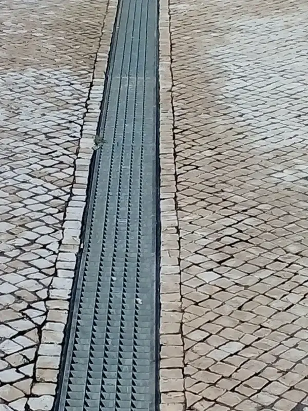 Grille caillebotis caniveau